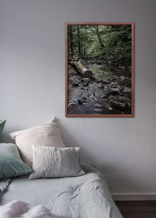 Indret med grøn plakat i soveværelset