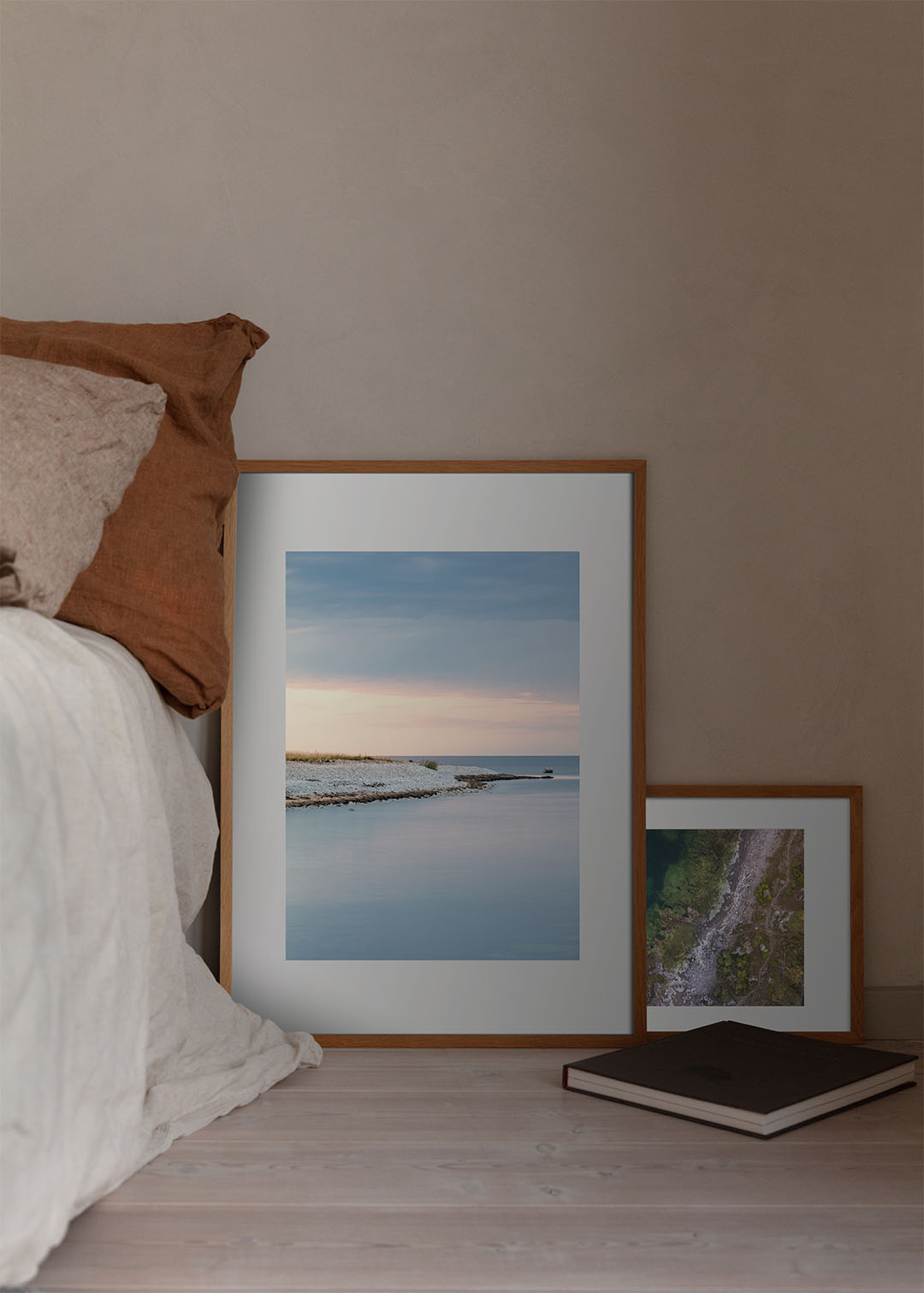 Indretning med fotografi af kysten ved Grogarnsberget, Gotland, Sverige – Foto Factory
