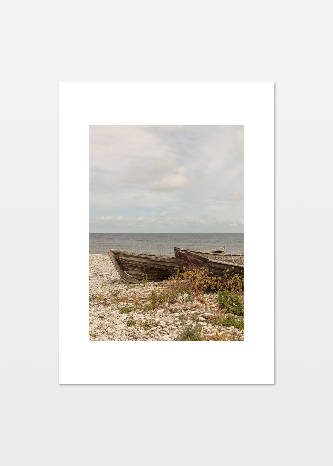 Fotografisk plakat af både ved Helgumannen fiskeläge, Fårö, Gotland, Sverige – Foto Factory