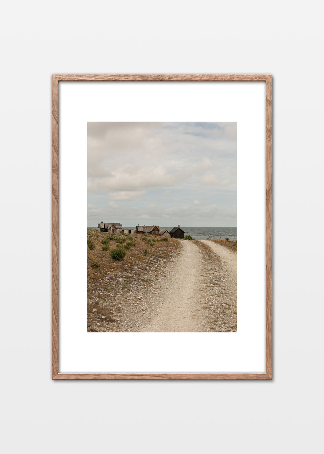 Lodret fotografisk plakat af Helgumannen fiskeläge på Fårö, Gotland, Sverige – Foto Factory