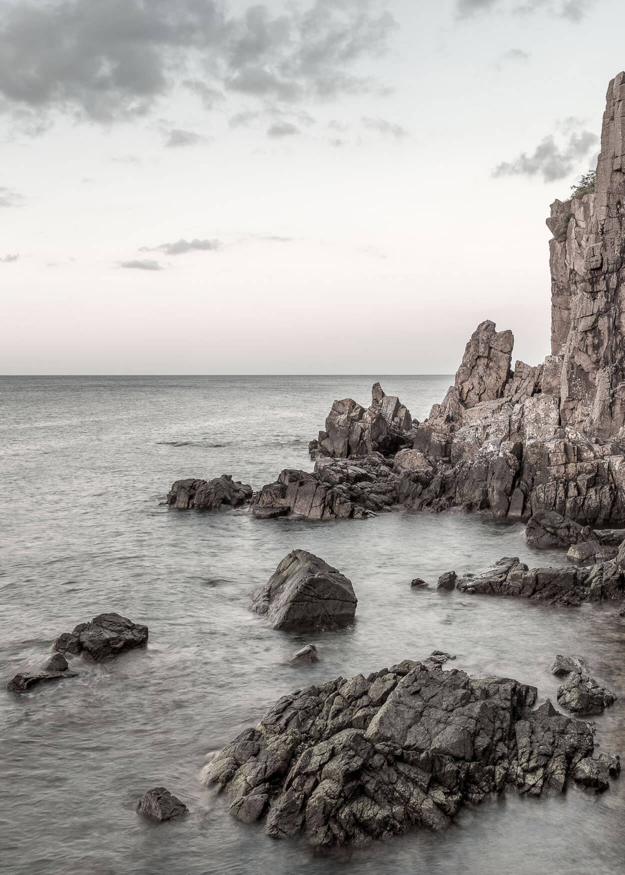 Fotografi af Hellidomsklipperne på Bornholm