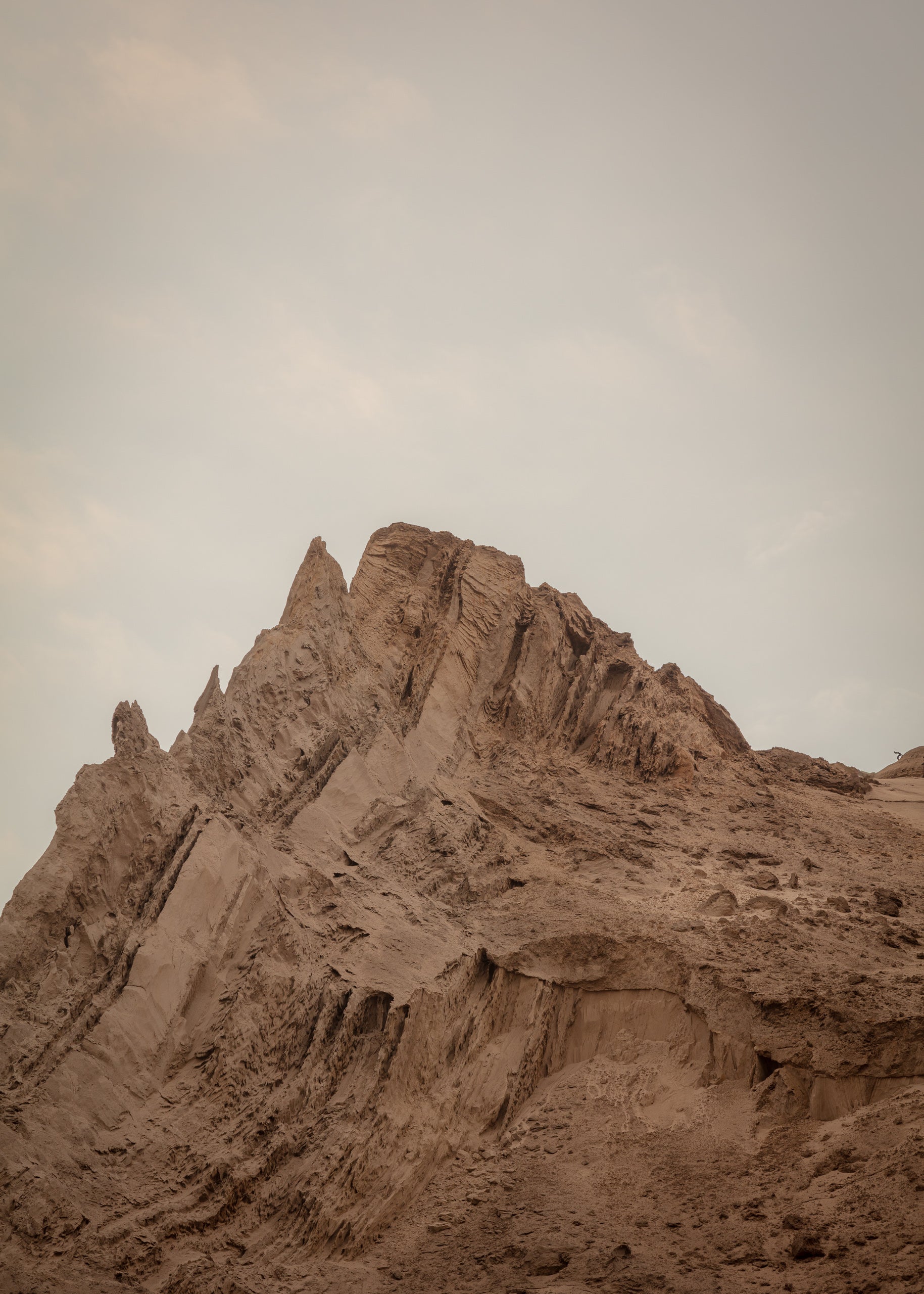 Fotografi af Rubjerg skrænt med geologiske lag