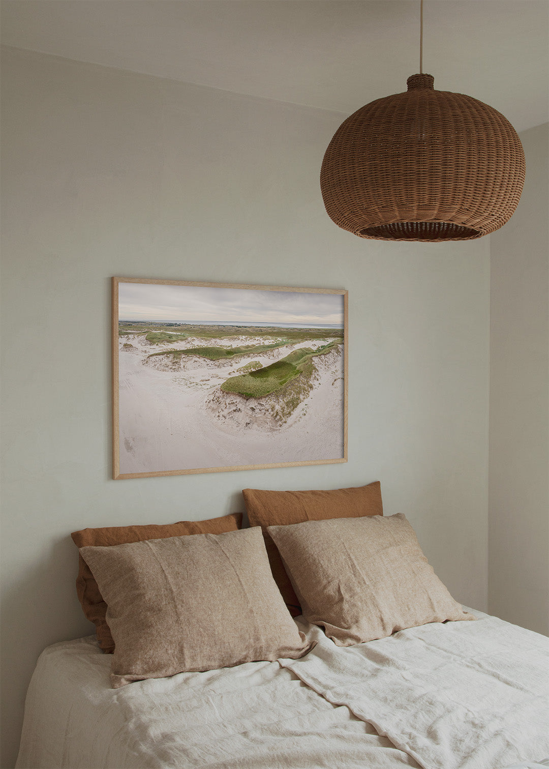 Plakat med naturfotografi af grønt klitlandskab ved Hvide Sande på den jyske vestkyst