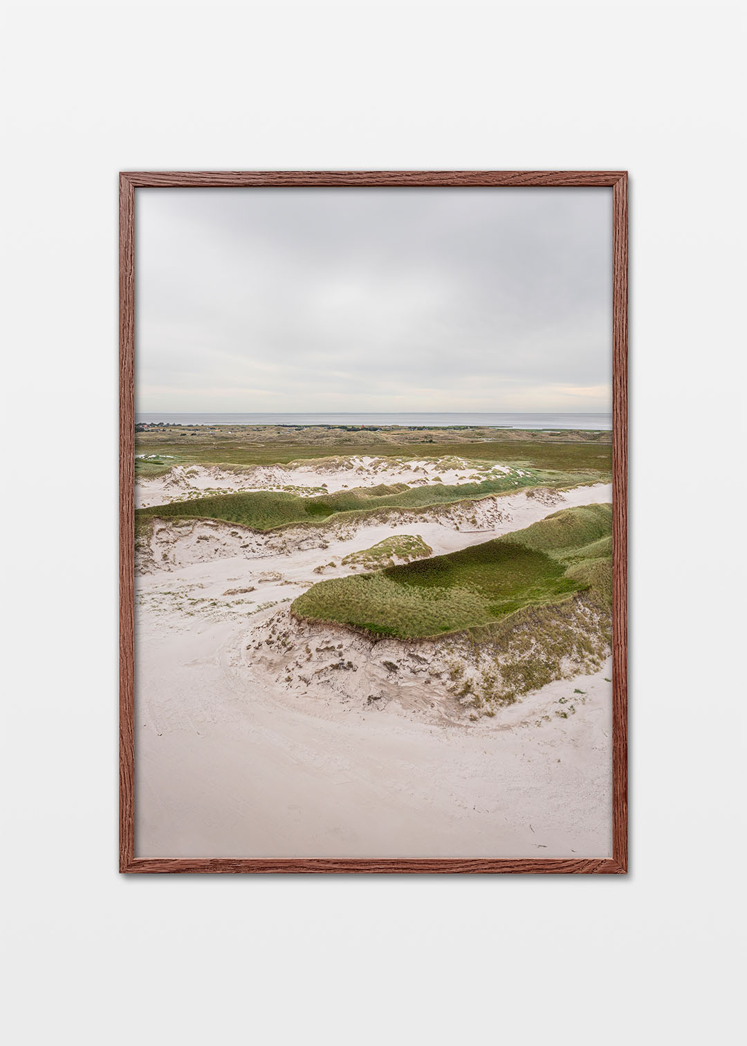 Naturplakat med klitlandskab og lyse sandklitter ved Hvide Sande