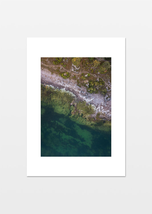 Dronefoto plakat af Folhammar raukområde nord for Ljugarn, Gotland, Sverige – Foto Factory