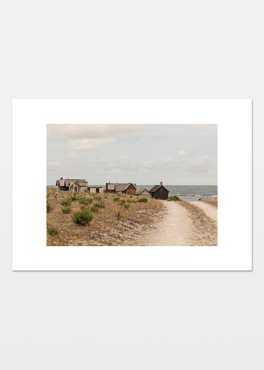 Fotografisk plakat af fiskerhytter ved Helgumannen på Fårö, Gotland, Sverige – Foto Factory