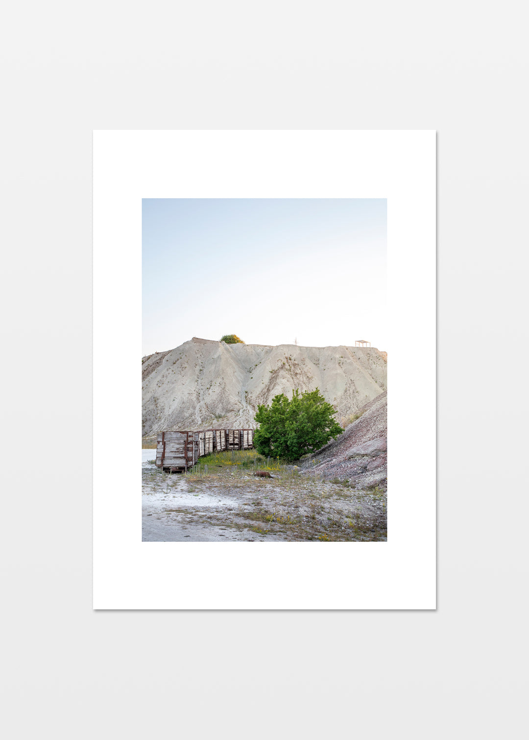 Gamle togvogne i fabriksområdet ved Fabriken Furillen på Gotland.