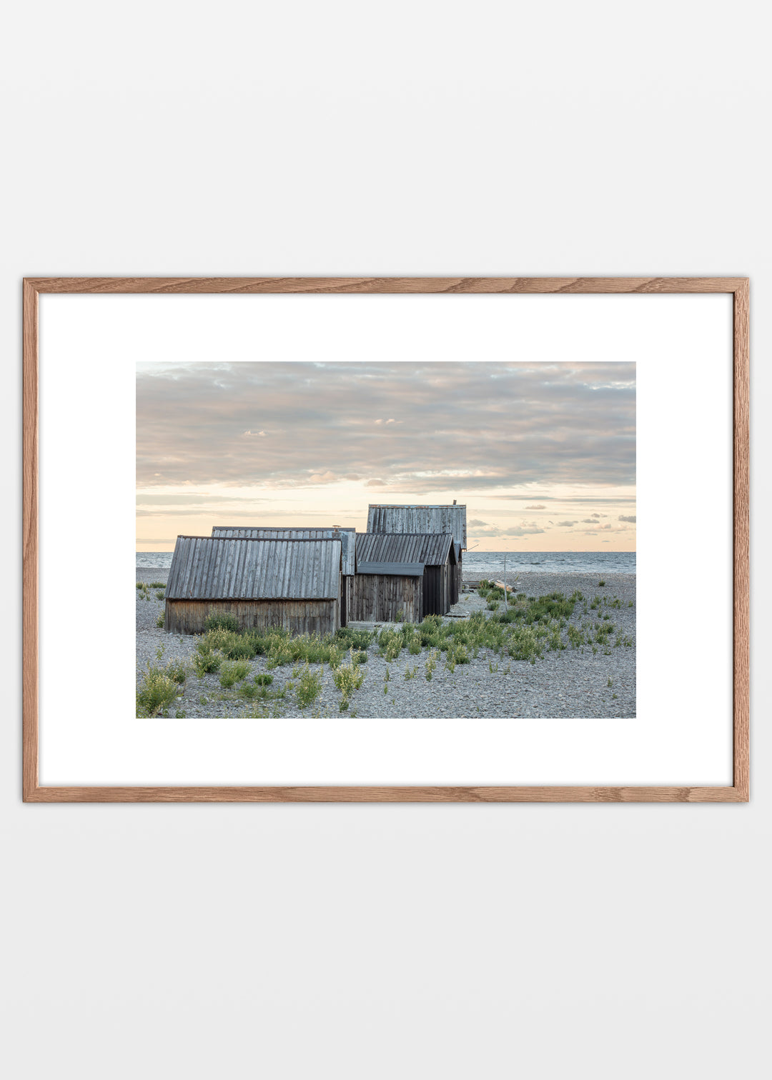 Grostäde fiskeläge med gamle fiskerhytter på stenstrand ved havet, Gotland – Foto Martin Bay