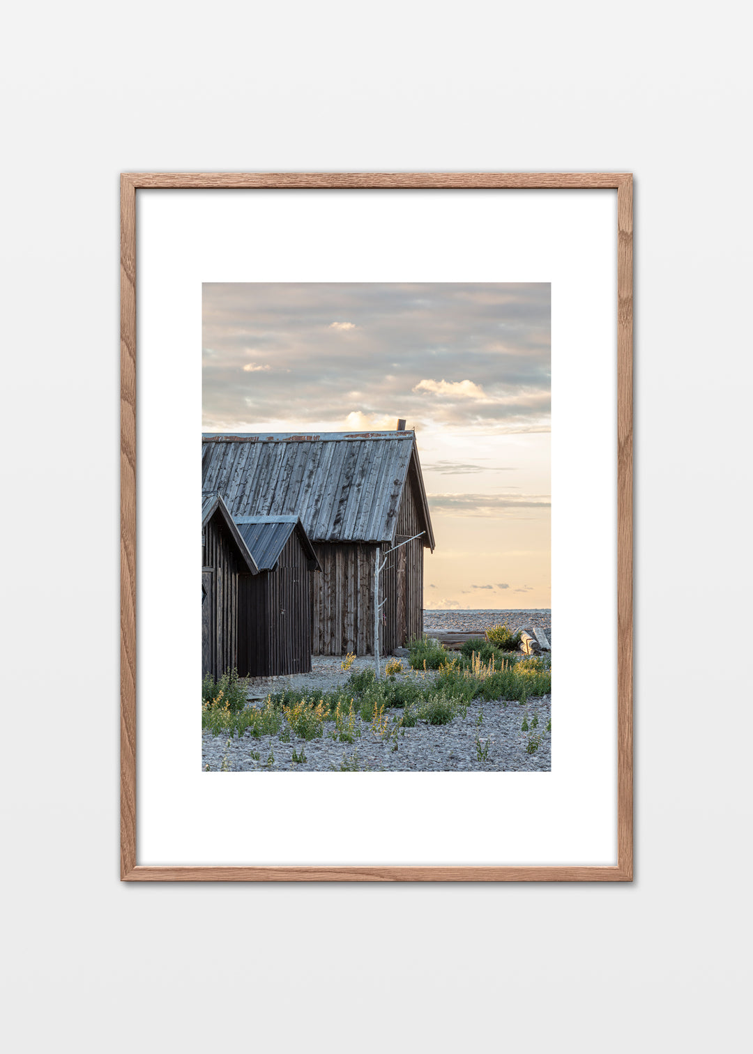 Grostäde fiskeläge med gamle fiskerhytter på stenstrand ved havet, Gotland – Foto Martin Bay