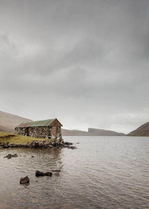 Fotografi af hytte på Færøerne