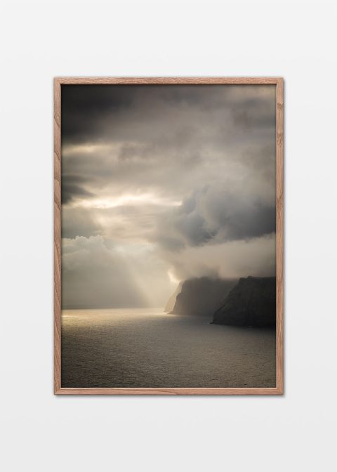 Færøsk kyst plakat - Dramatisk naturfotografi fra Færøerne