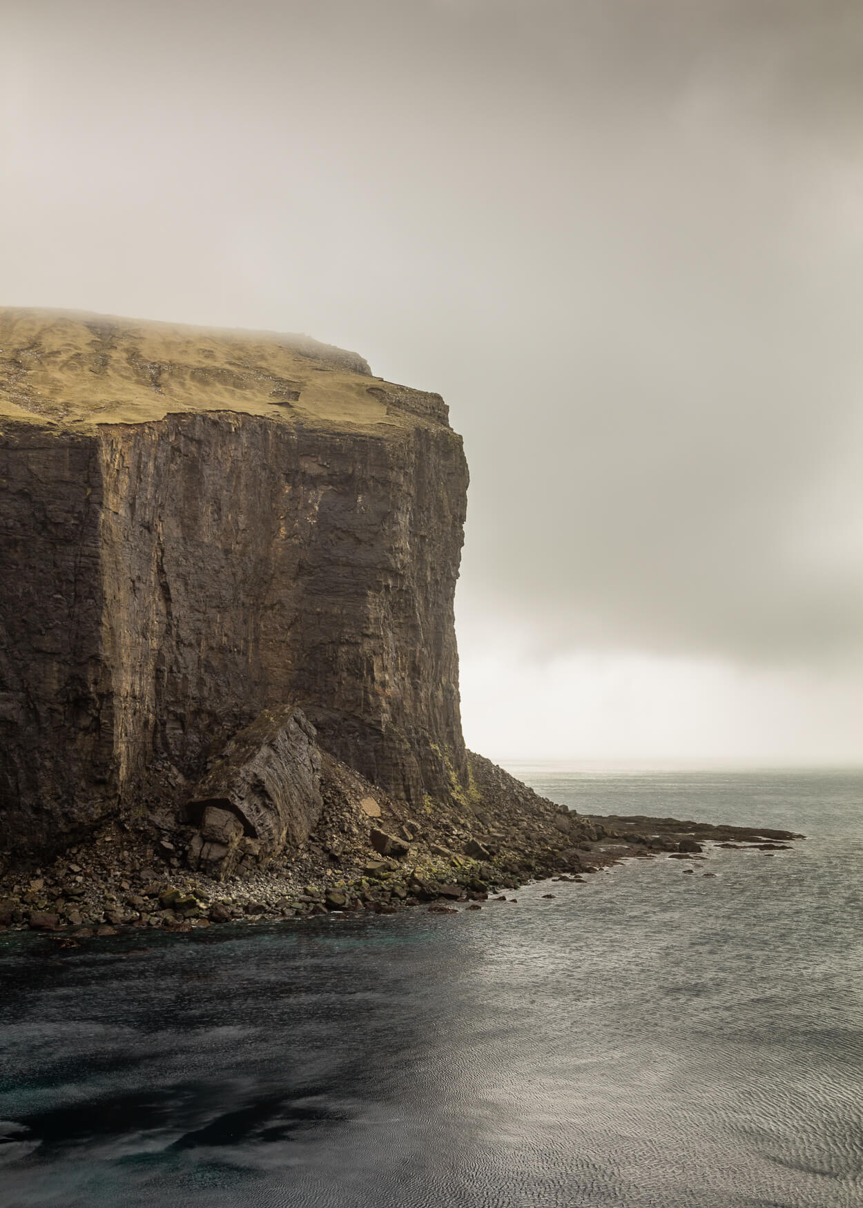 Færøernes landskab er dramatisk